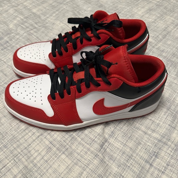 Jordan 1 Low - size 10.5 - Picture 2 of 3